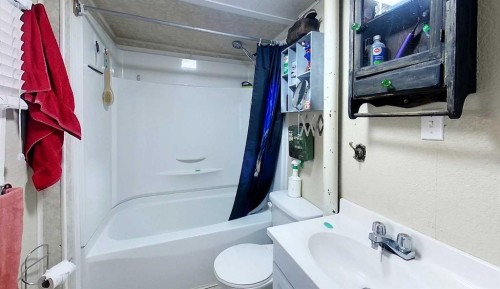 531 65 Street, Edson, AB - Indoor Photo Showing Bathroom