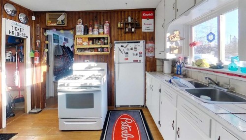 531 65 Street, Edson, AB - Indoor Photo Showing Kitchen With Double Sink
