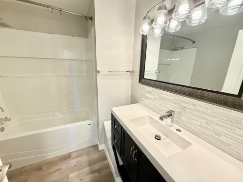 131 Collinge Road, Hinton, AB - Indoor Photo Showing Bathroom