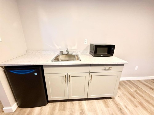 131 Collinge Road, Hinton, AB - Indoor Photo Showing Kitchen