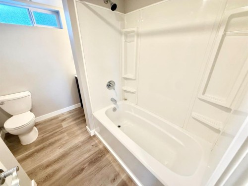131 Collinge Road, Hinton, AB - Indoor Photo Showing Bathroom