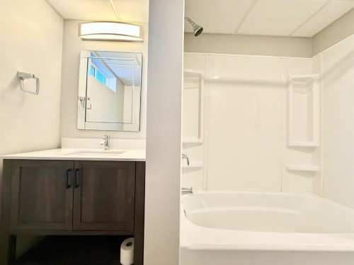 131 Collinge Road, Hinton, AB - Indoor Photo Showing Bathroom