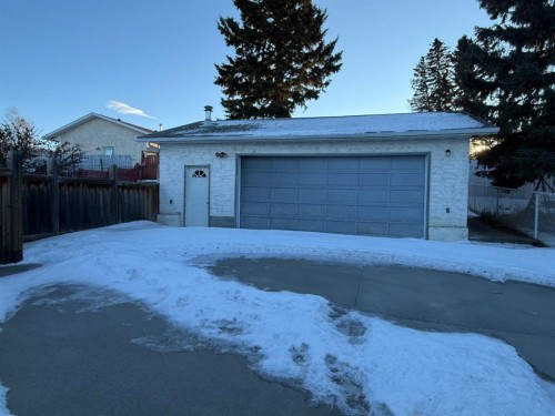 131 Collinge Road, Hinton, AB - Outdoor