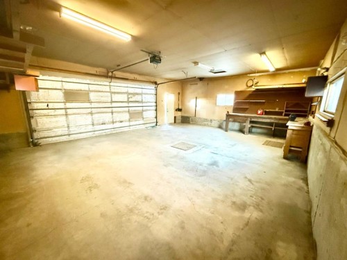 131 Collinge Road, Hinton, AB - Indoor Photo Showing Garage