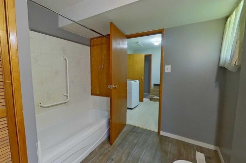 5009 48 Avenue, Athabasca, AB - Indoor Photo Showing Bathroom