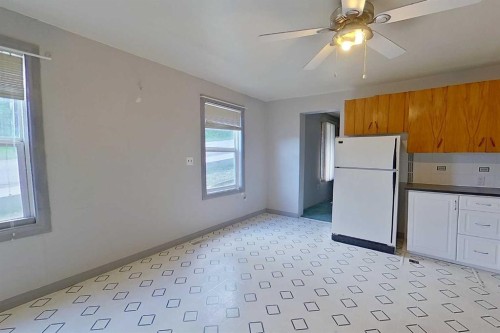 5009 48 Avenue, Athabasca, AB - Indoor Photo Showing Kitchen