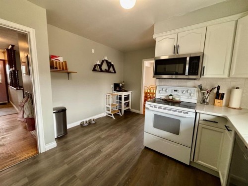 130 Willow Drive, Hinton, AB - Indoor Photo Showing Kitchen