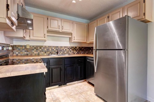 105-200 Three Sisters Drive, Canmore, AB - Indoor Photo Showing Kitchen With Double Sink