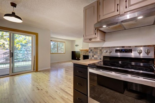 105-200 Three Sisters Drive, Canmore, AB - Indoor Photo Showing Kitchen