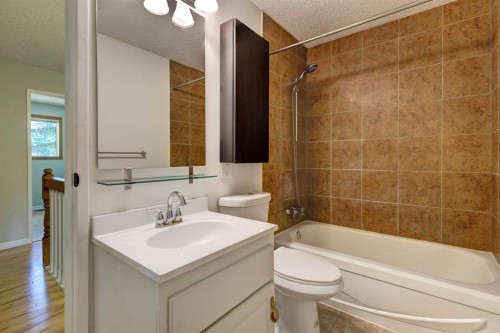 105-200 Three Sisters Drive, Canmore, AB - Indoor Photo Showing Bathroom