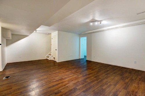 105-200 Three Sisters Drive, Canmore, AB - Indoor Photo Showing Other Room