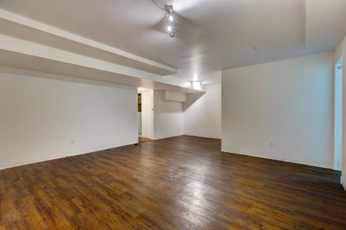 105-200 Three Sisters Drive, Canmore, AB - Indoor Photo Showing Other Room