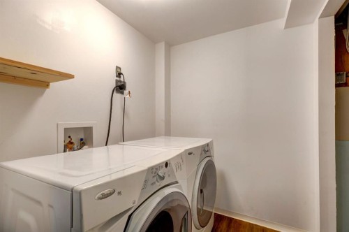 105-200 Three Sisters Drive, Canmore, AB - Indoor Photo Showing Laundry Room