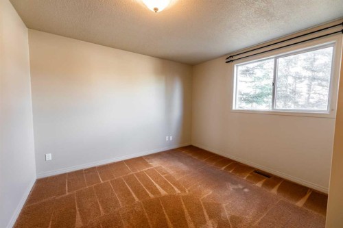 320 Collinge Road, Hinton, AB - Indoor Photo Showing Other Room
