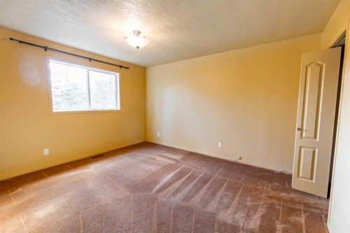 320 Collinge Road, Hinton, AB - Indoor Photo Showing Other Room