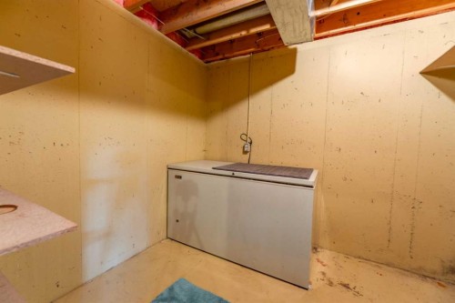 320 Collinge Road, Hinton, AB - Indoor Photo Showing Laundry Room