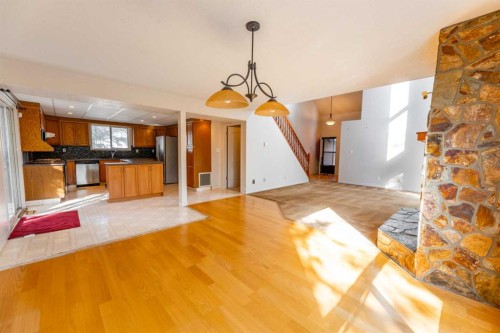 320 Collinge Road, Hinton, AB - Indoor Photo Showing Kitchen