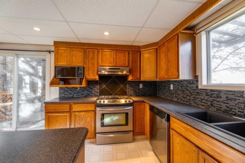 320 Collinge Road, Hinton, AB - Indoor Photo Showing Kitchen With Double Sink