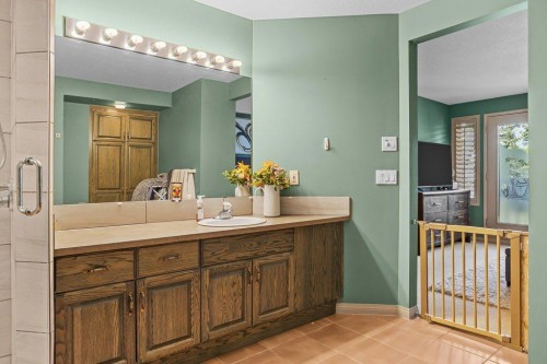 14 Antelope Lane, Banff, AB - Indoor Photo Showing Bathroom