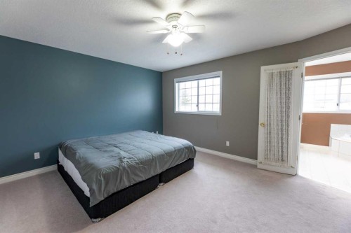 10-465 Makenny Street, Hinton, AB - Indoor Photo Showing Bedroom
