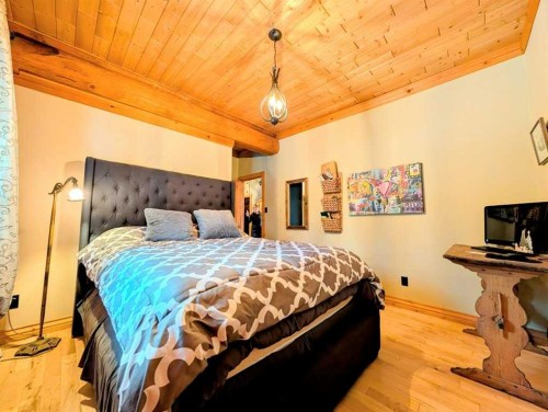 9 Upper Crescent, Marten Beach, AB - Indoor Photo Showing Bedroom