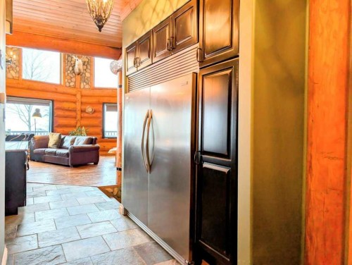 9 Upper Crescent, Marten Beach, AB - Indoor