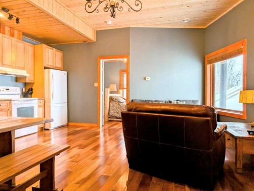 9 Upper Crescent, Marten Beach, AB - Indoor Photo Showing Kitchen