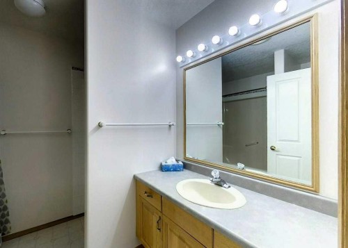 5120 18 Avenue, Edson, AB - Indoor Photo Showing Bathroom