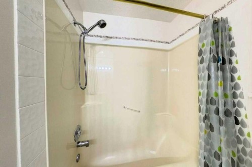 5120 18 Avenue, Edson, AB - Indoor Photo Showing Bathroom