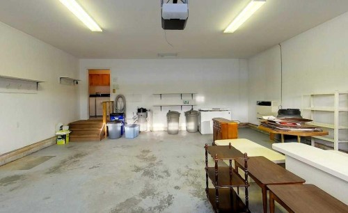 5120 18 Avenue, Edson, AB - Indoor Photo Showing Garage