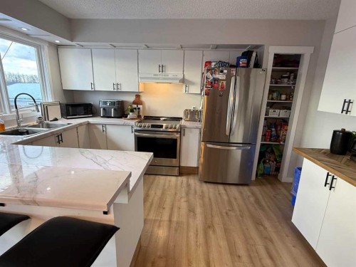 34 Wedow Drive, Whitecourt, AB - Indoor Photo Showing Kitchen With Double Sink