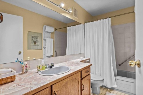 Unit 4-717 7Th Street, Canmore, AB - Indoor Photo Showing Bathroom