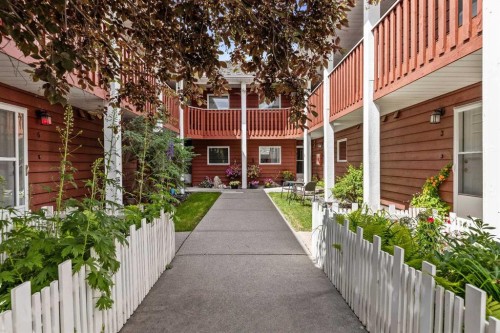 Unit 4-717 7Th Street, Canmore, AB - Outdoor