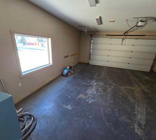 6138 11 Avenue, Edson, AB - Indoor Photo Showing Garage