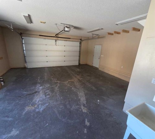 6138 11 Avenue, Edson, AB - Indoor Photo Showing Garage