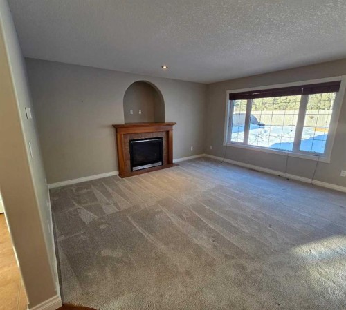 6138 11 Avenue, Edson, AB - Indoor With Fireplace
