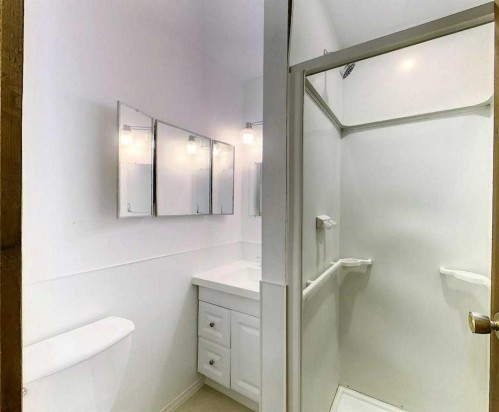 4324 7 Avenue, Edson, AB - Indoor Photo Showing Bathroom