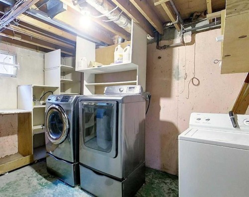 4324 7 Avenue, Edson, AB - Indoor Photo Showing Laundry Room