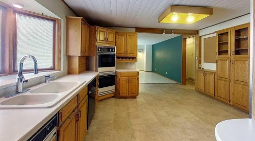 4324 7 Avenue, Edson, AB - Indoor Photo Showing Kitchen