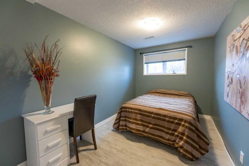 124 Cheviot Drive, Hinton, AB - Indoor Photo Showing Bedroom