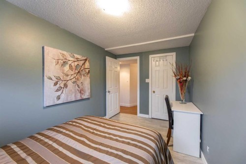 124 Cheviot Drive, Hinton, AB - Indoor Photo Showing Bedroom
