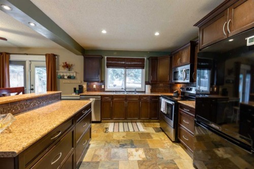 124 Cheviot Drive, Hinton, AB - Indoor Photo Showing Kitchen With Double Sink
