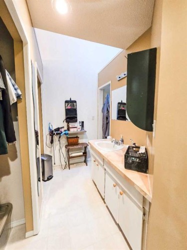 4819 10 Avenue, Edson, AB - Indoor