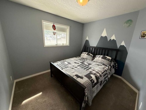 110 Parker Place, Hinton, AB - Indoor Photo Showing Bedroom