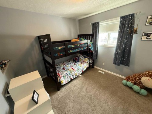 110 Parker Place, Hinton, AB - Indoor Photo Showing Bedroom