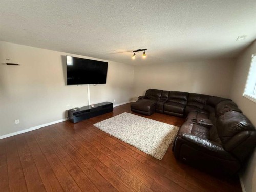 110 Parker Place, Hinton, AB - Indoor Photo Showing Living Room
