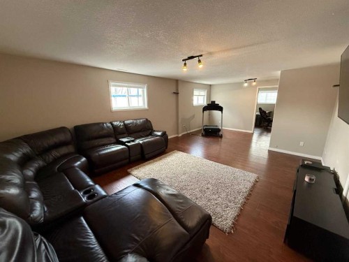 110 Parker Place, Hinton, AB - Indoor Photo Showing Living Room