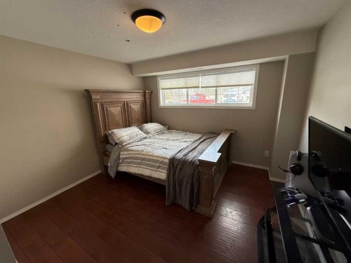 110 Parker Place, Hinton, AB - Indoor Photo Showing Bedroom