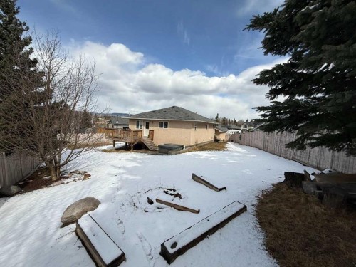 110 Parker Place, Hinton, AB - Outdoor