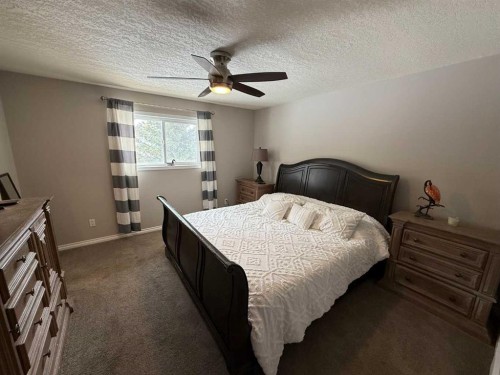 110 Parker Place, Hinton, AB - Indoor Photo Showing Bedroom